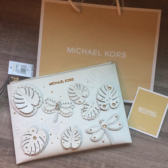 Michael Kors Handbags - NWT Michael Kors Jet Set white zip clutch leather